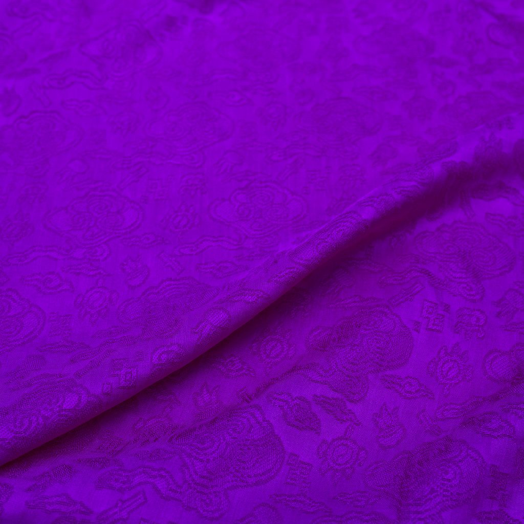 vải lụa Vân tơ tằm hoa văn cổ truyền màu tím 02